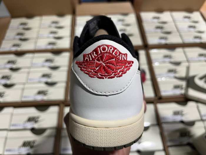 Travis Scott x Air Jordan Air Jordan 1 Retro Low OG Olive  DZ4137-106