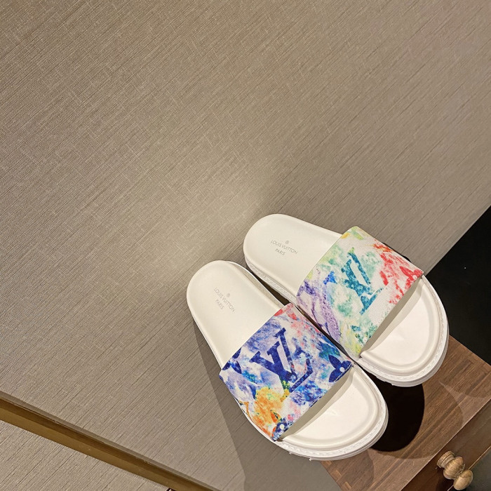 LV  SLIPPERS
