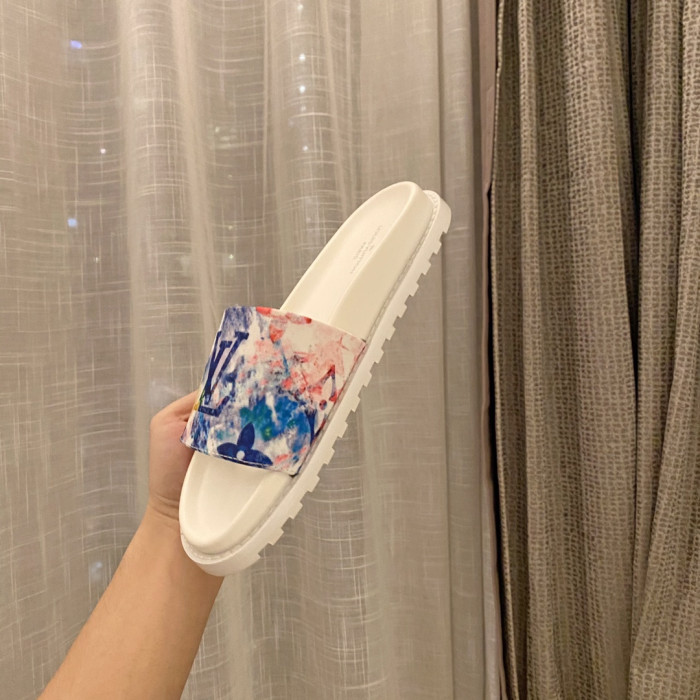 LV  SLIPPERS