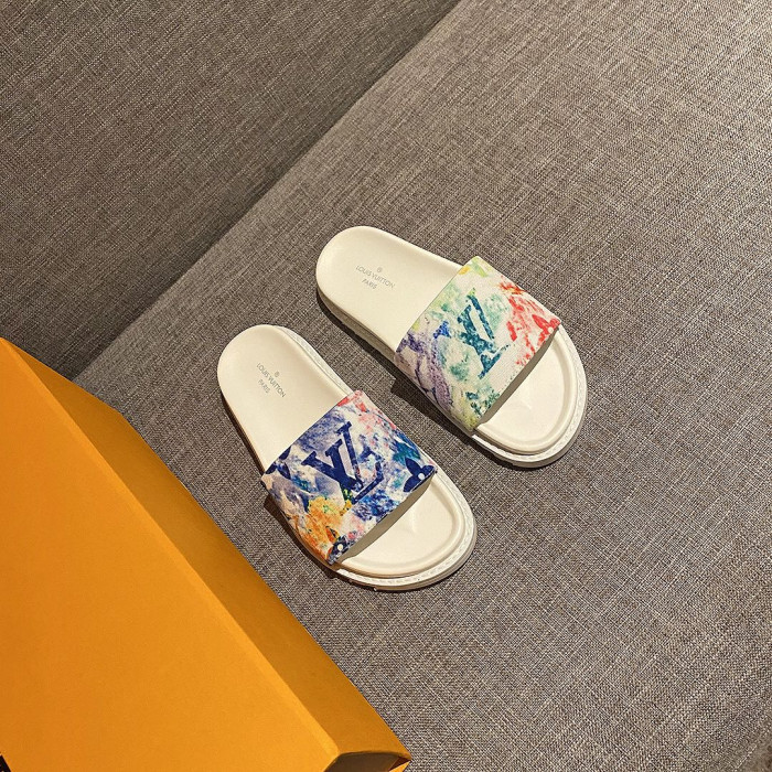 LV  SLIPPERS
