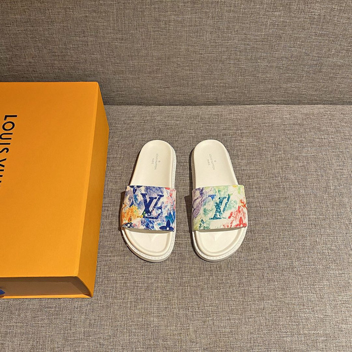 LV  SLIPPERS