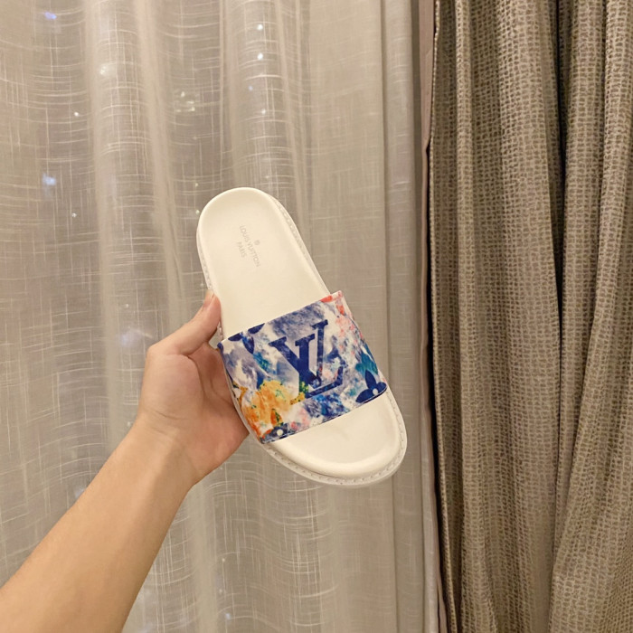 LV  SLIPPERS