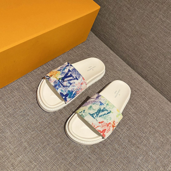 LV  SLIPPERS