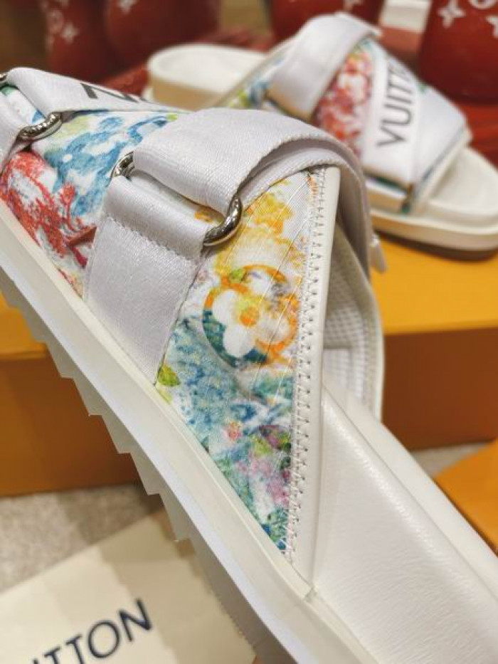 LV  SLIPPERS