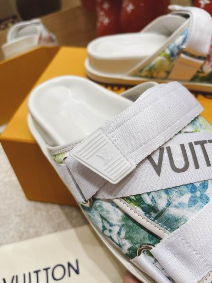 LV  SLIPPERS